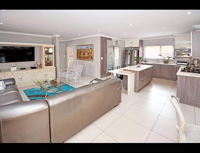 6 BEDROOM HOUSE FOR SALE IN CROWN NORTH
